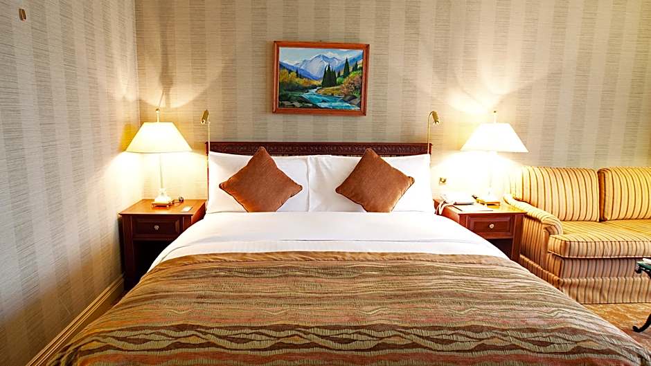 Photo 1 of 7 of Classic 1 King Bed, High Floor