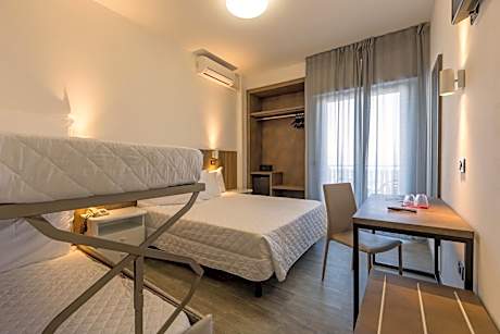 Quadruple Room with Sea View