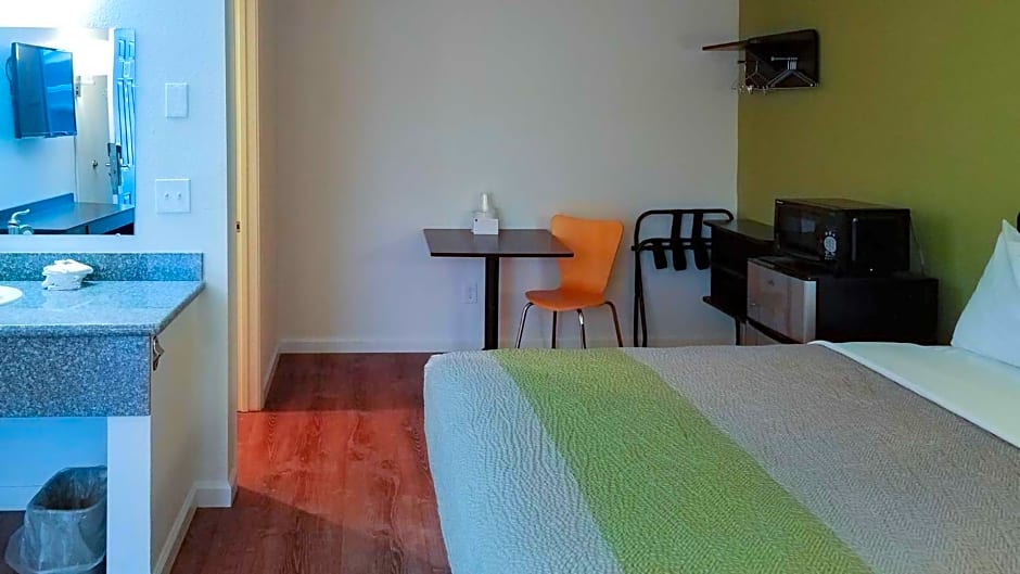 Motel 6-Burlington, WA