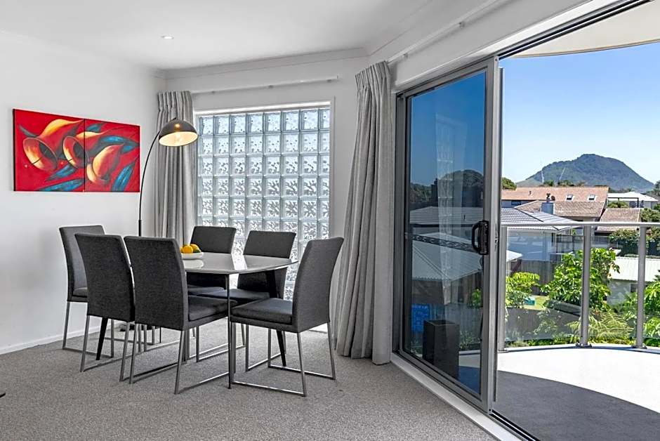 The Reef Beachfront Apartments