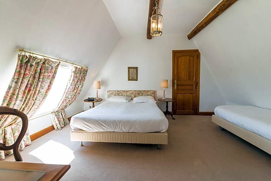 Hotel The Originals Château de Perigny