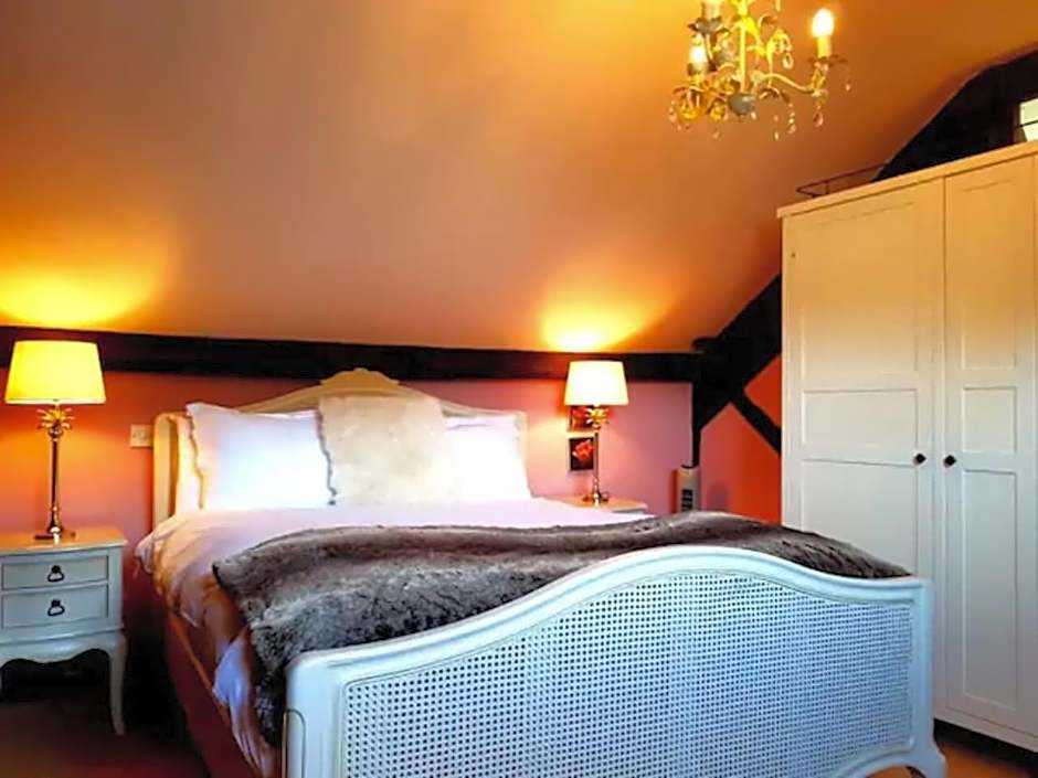 No 6 The Square Tearooms & Accommodation