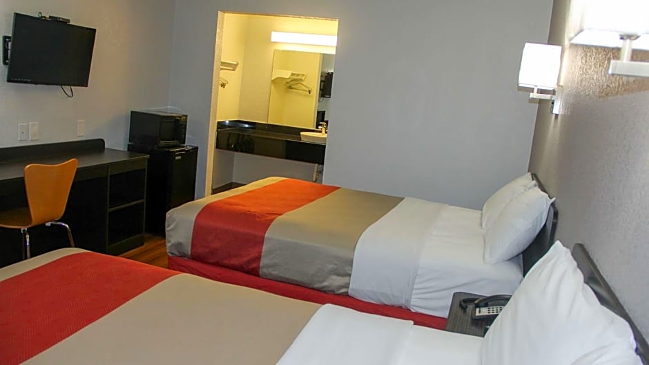 Motel 6 Fayetteville, AR