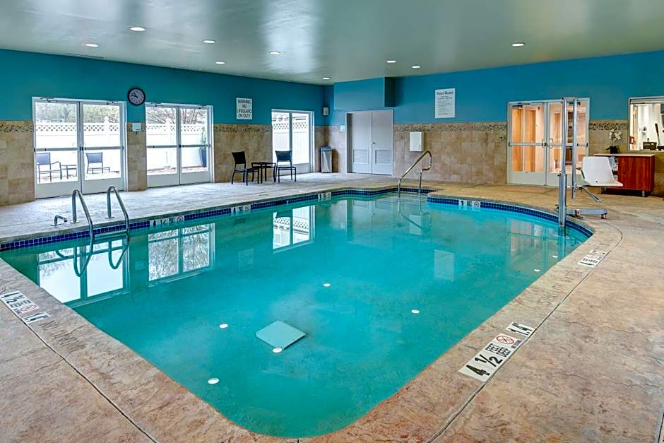 Holiday Inn Express & Suites West Long Branch - Eatontown By IHG