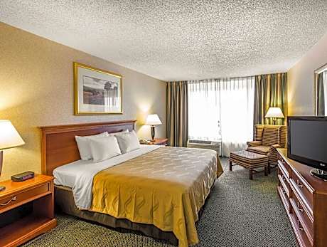 1 King Bed, Smoking