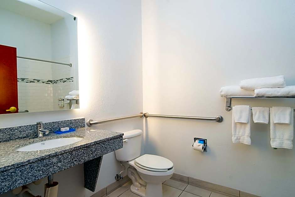 Holiday Inn Express Hotel & Suites Bedford By IHG