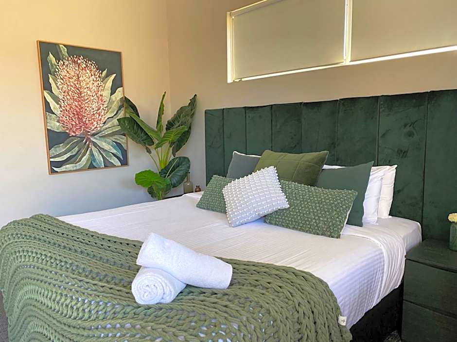 Photo 1 of 6 of Deluxe Suite, Jetted Tub