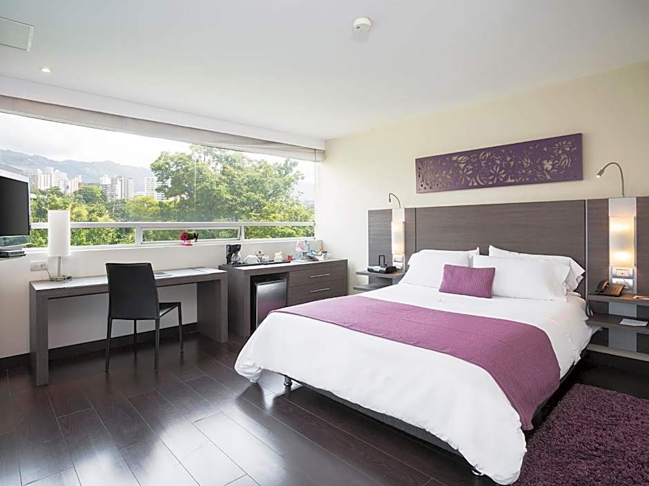 Photo 1 of 50 of Hotel bh El Poblado