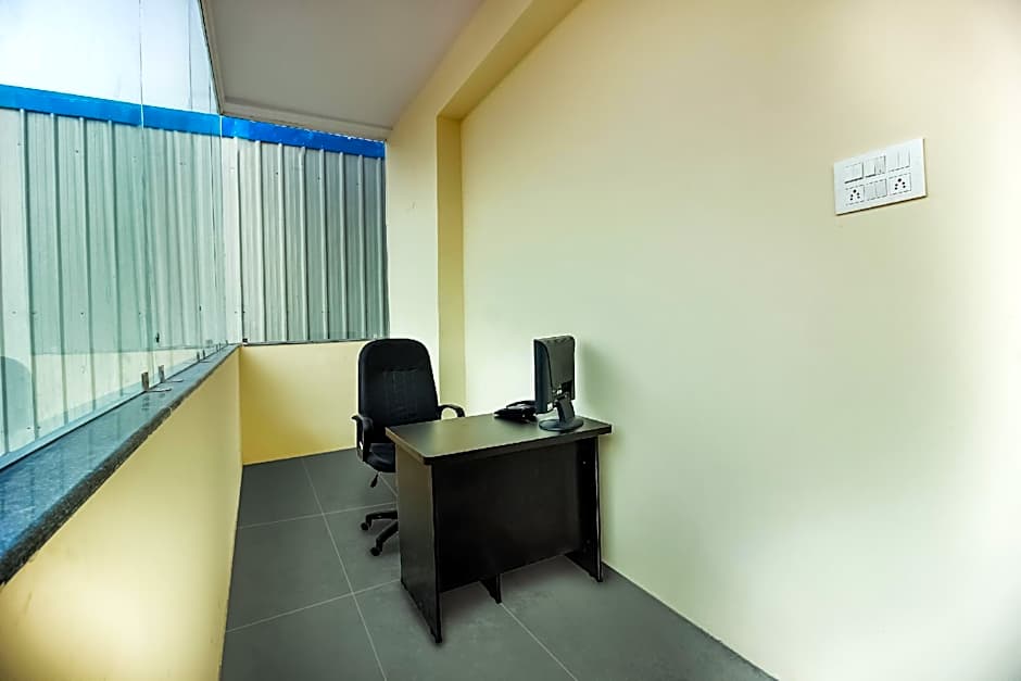 Hotel Shri Chaitra by OYO Rooms – Hyderabad, IA