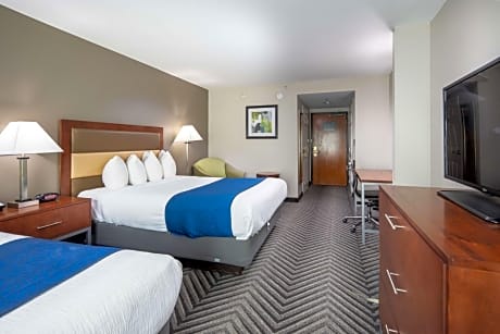 Queen Room with Two Queen Beds and View - Top Floor/Non-Smoking