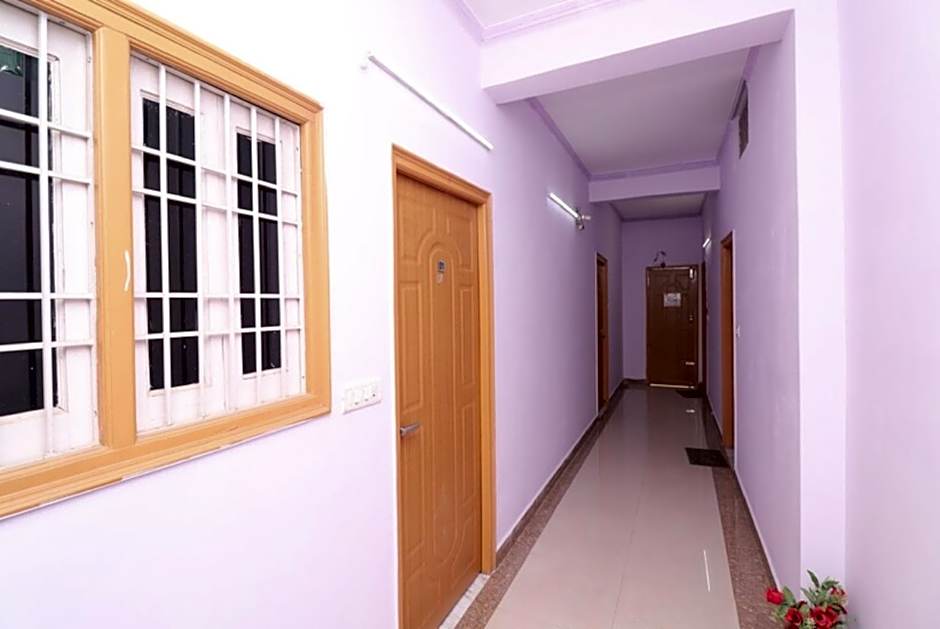 Goroomgo D S Stay Varanasi - 2km From Gadowlia