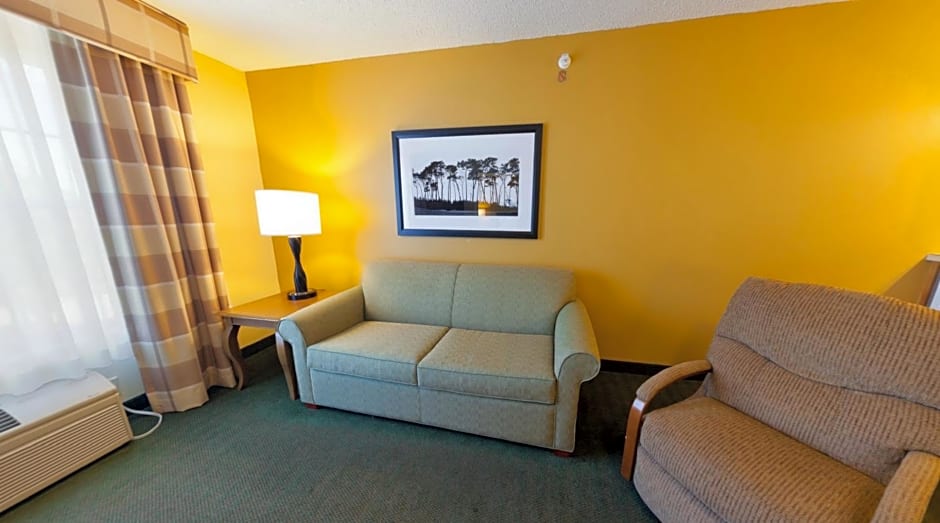 Country Inn & Suites by Radisson, Salina, KS