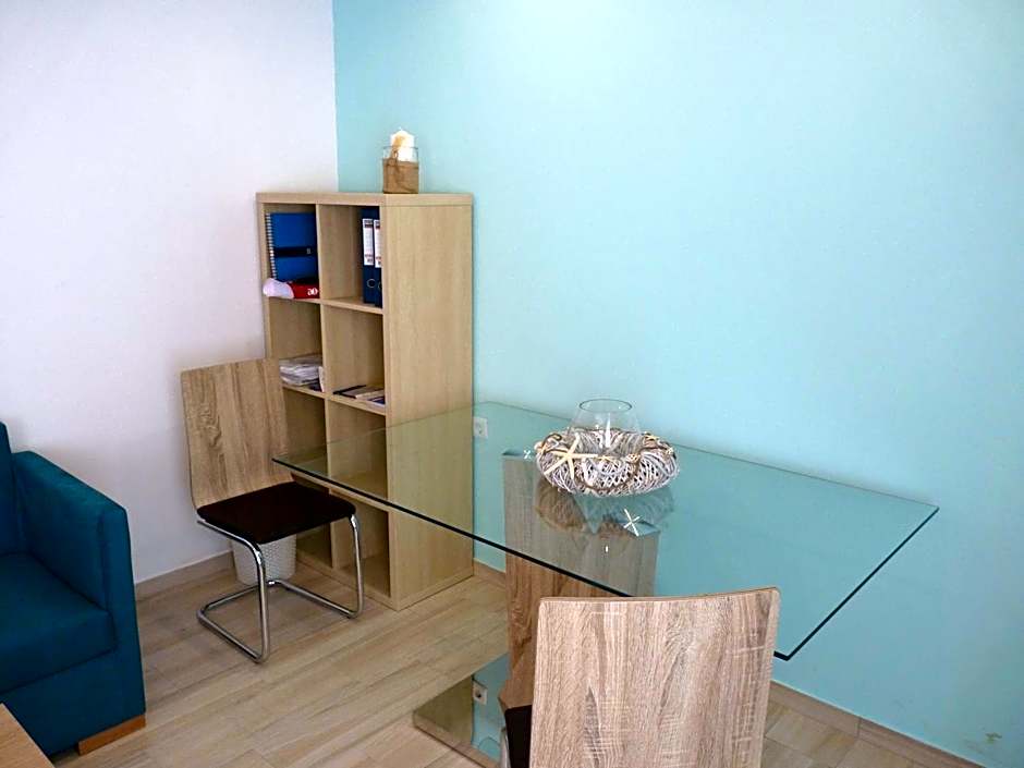 Ilianthos Apartments & Rooms