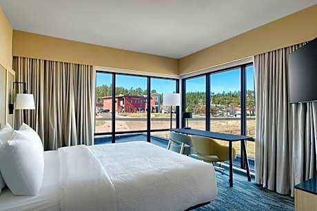 Guest room, 1 King, Corner room