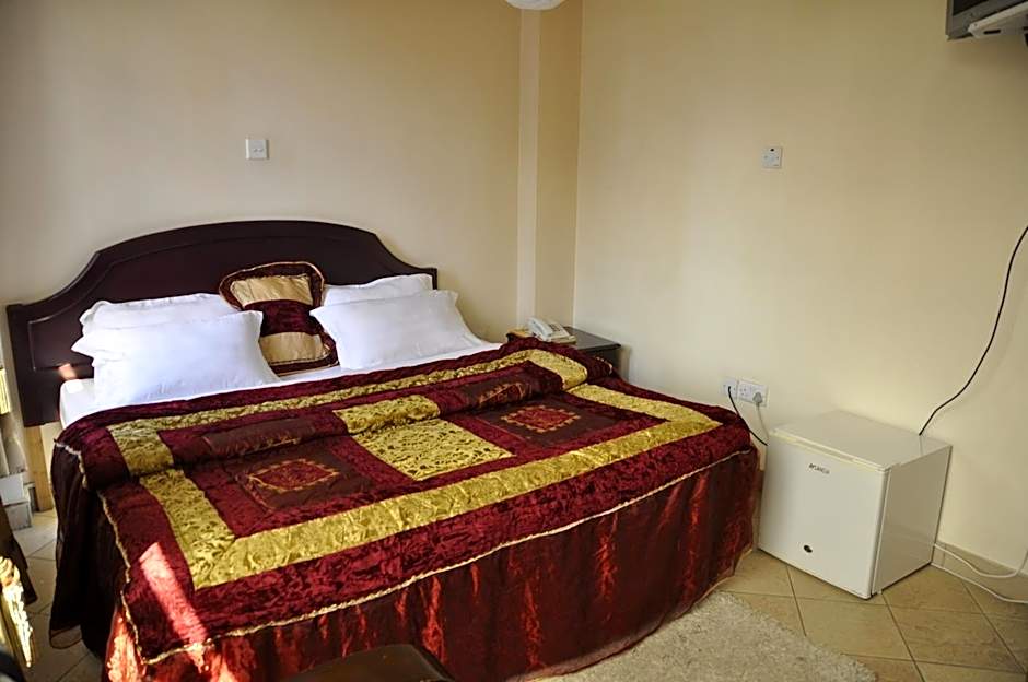 Rich Hotel