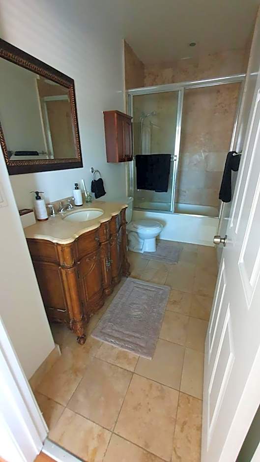 3 Bedroom Hollywood Gem