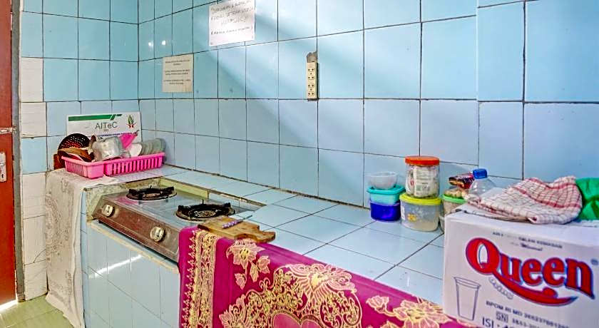 OYO Life 92937 Kost Putri Sarkara Syariah