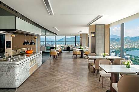 Presidential Suite, Executive lounge access, 2 Bedroom Suite, Mountain view