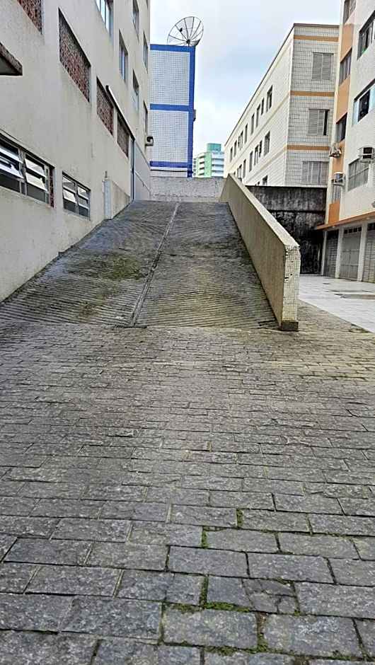 Boqueirão Praia Mar - 250 metros da praia - 2 dormitórios - 100m² - com WI FI - na avenida do comércio do Centro - Estacionamento Gratuito