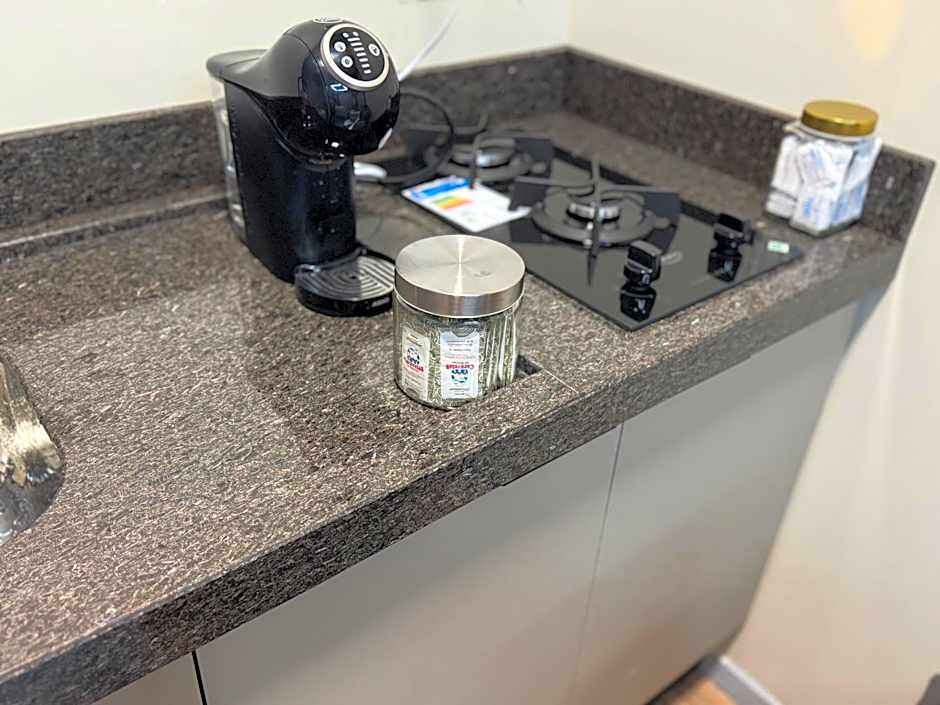 Studio com quarto e banheiro em frente ao Parque do Lago Acomoda até 2 pessoas 1 cama