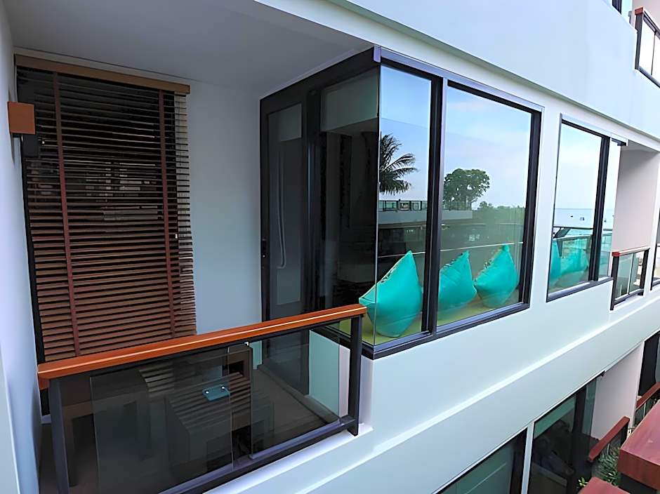 Phi Phi Nice Beach Hotel Hip