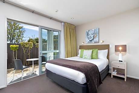 Standard Queen Studio – Disabled Access