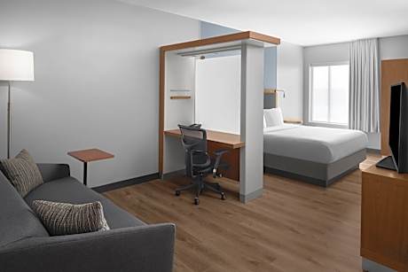 King Studio with Sofa Bed - Hearing Accessible