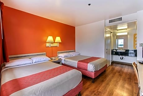 Deluxe Quadruple Room
