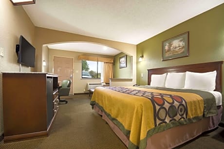 1 King Bed Suite Smoking
