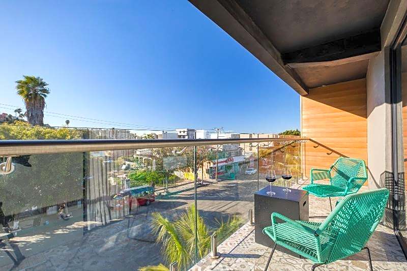 Eazy Living Tijuana Centro