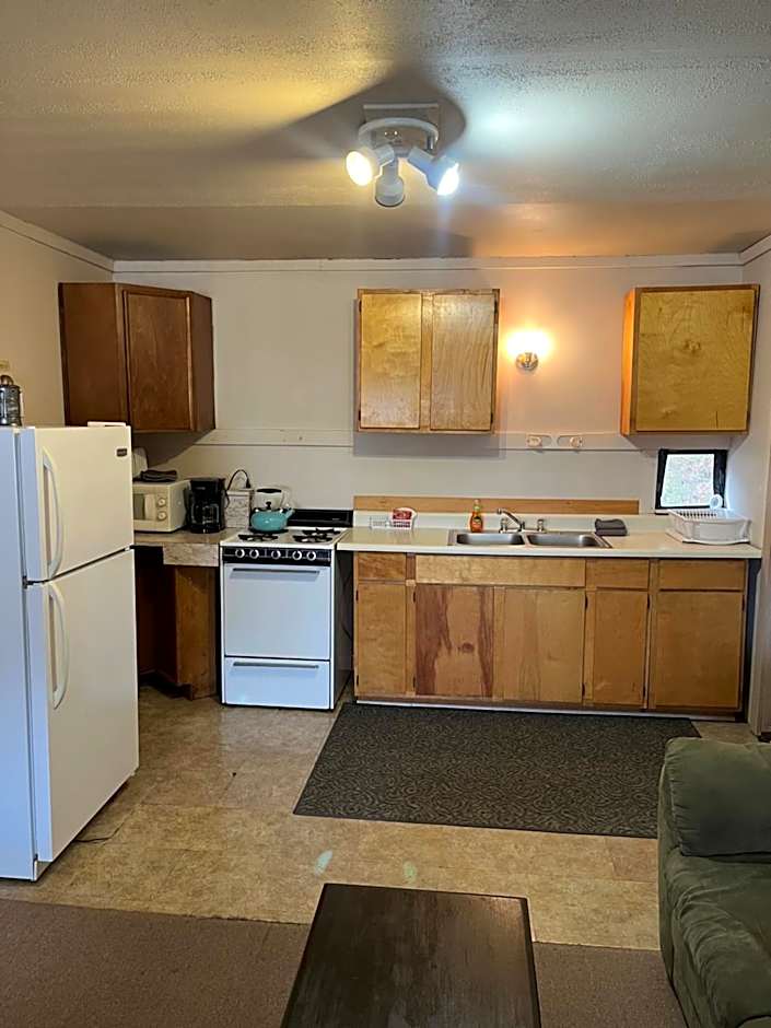 Brookside Motor Inn