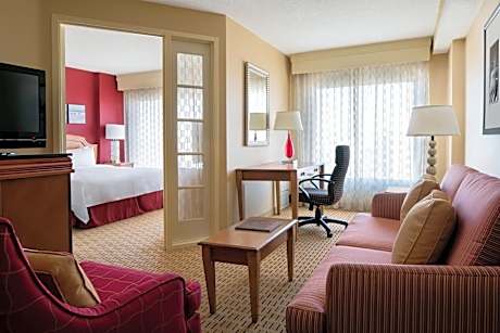 One-Bedroom King Suite with Sofa Bed and Roll-in Shower - Mobility Accessible