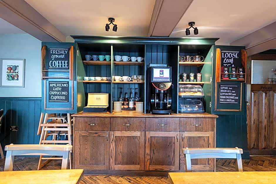 Crown and Cushion Appleby