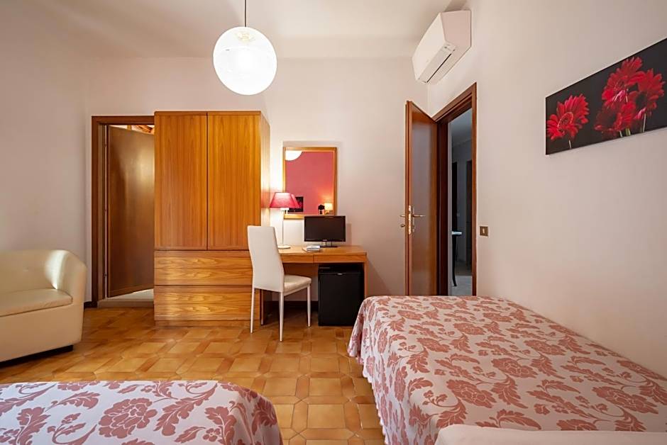 Hotel Parco dei Pini - 100mt dal Mare