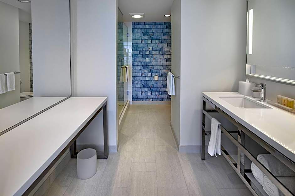 Renaissance by Marriott Edmonton Airport Hotel