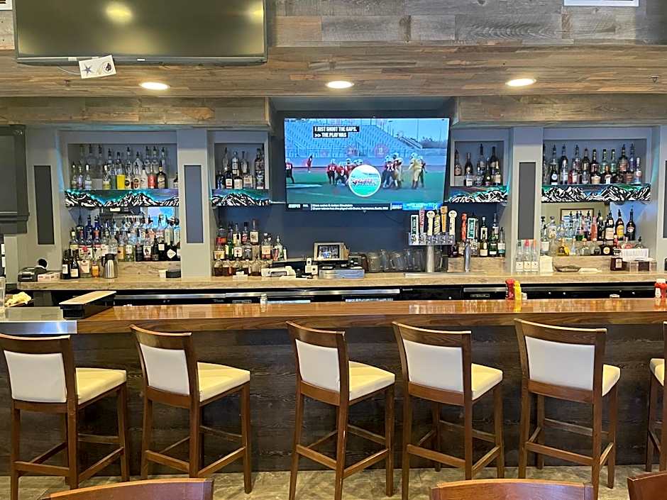 Coast Inn at Lake Hood