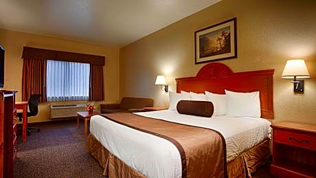 ACCESSIBLE - 1 KING,MOBILITY ACC,COMMASSIST,WALK SHWR,NSMK,FULL BREAKFAST