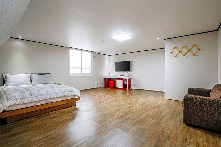 The Oakra Hotel