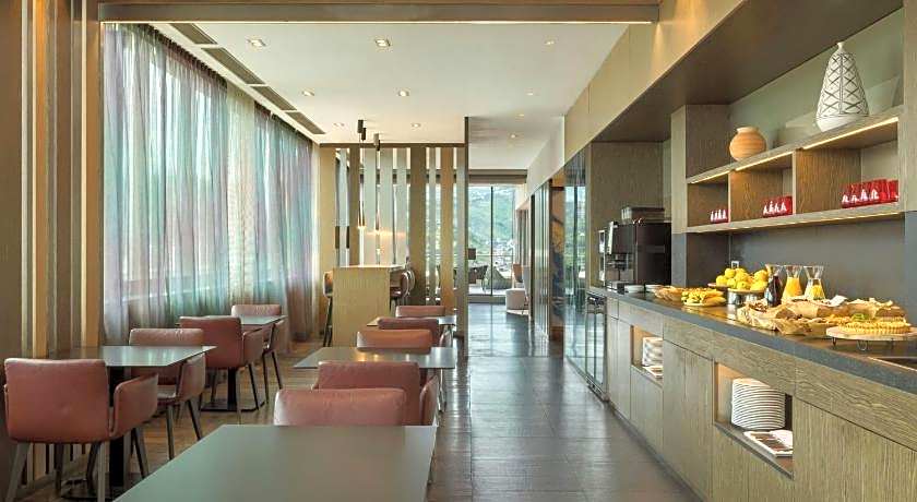 Sheraton Grand Tbilisi Metechi Palace