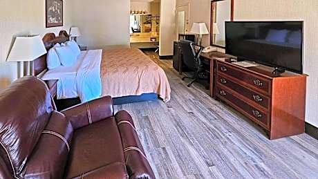 1 King Bed, Nonsmoking