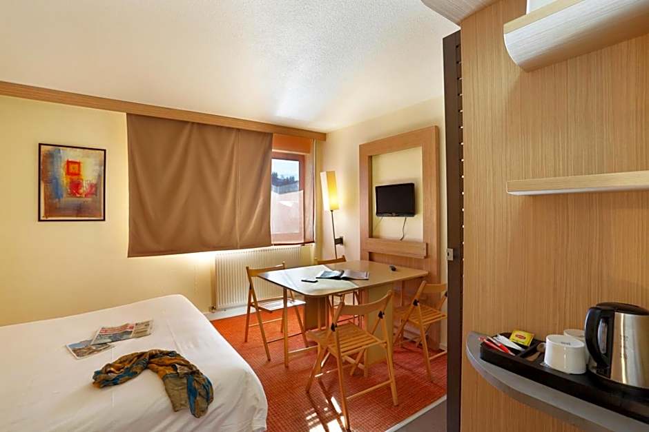 Photo 1 of 4 of Familiar Room