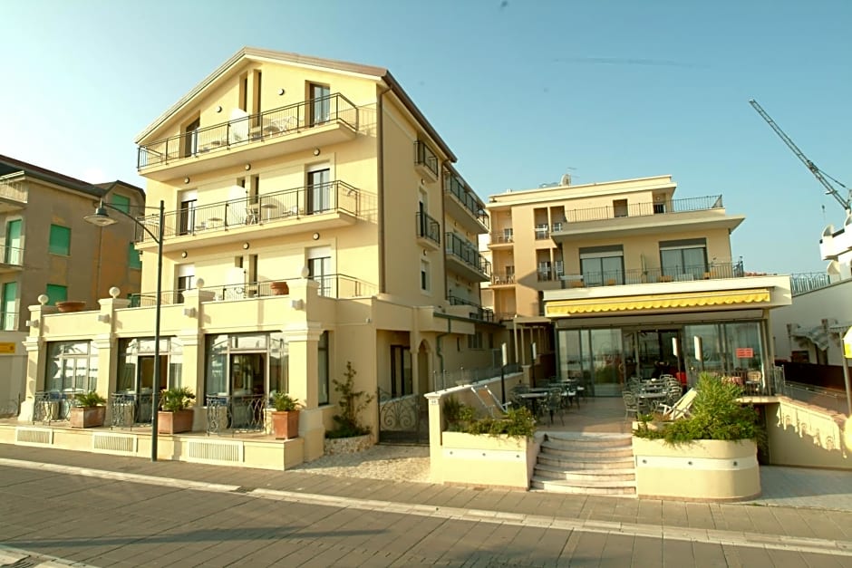 Hotel Bridge