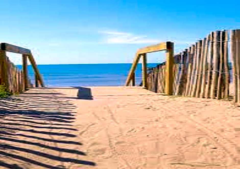 Camping La Carabasse Vias-Plage-T4 Climatisé,Tout confort, Emplacement calme !