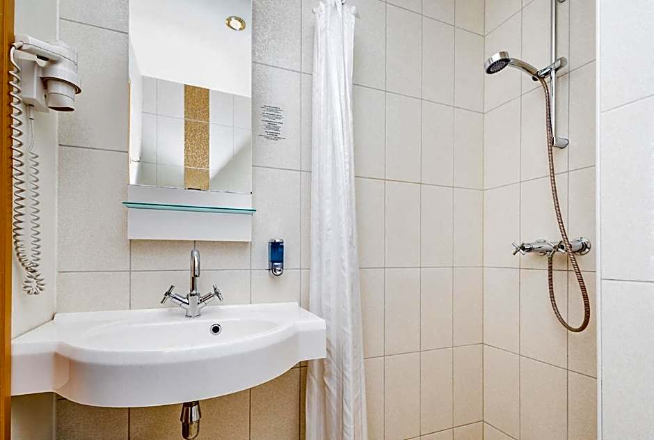 Meriton Old Town Garden Hotel