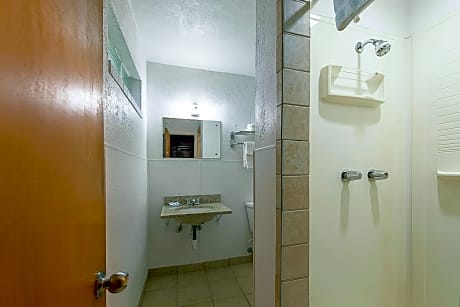 2 Queen Beds, Suite, Nonsmoking