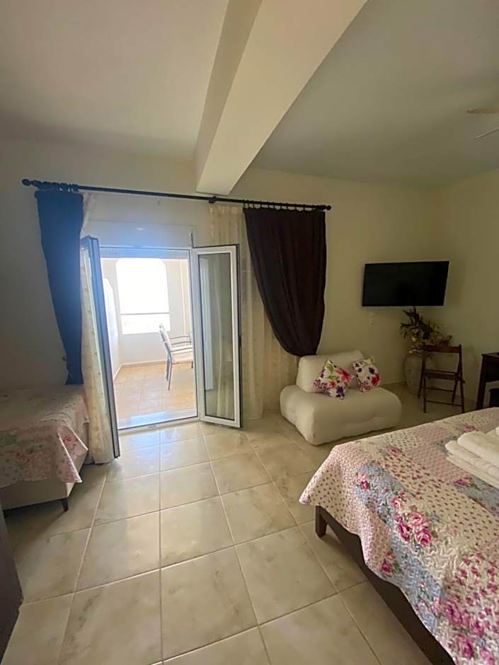 GoldenHill Studios&apartments