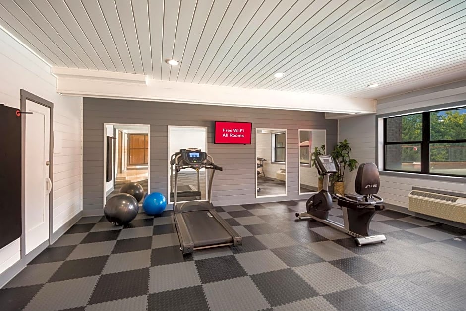 Red Roof Inn & Suites Lexington - Hamburg