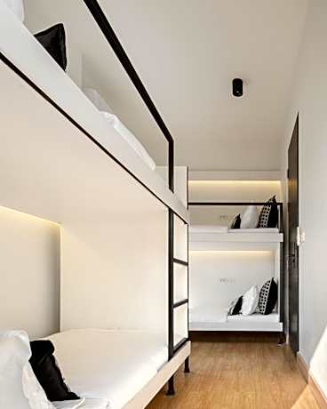 Bunk Bed Room for 4 People - B