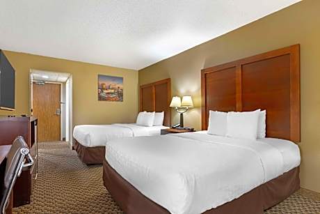 2 Queen Beds Nonsmoking