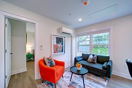 Deluxe Queen Suite